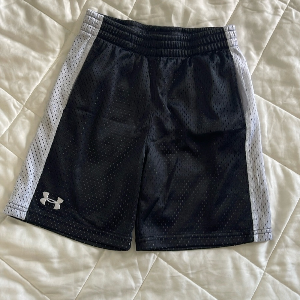 Boys Under Armour size 6 athletic shorts